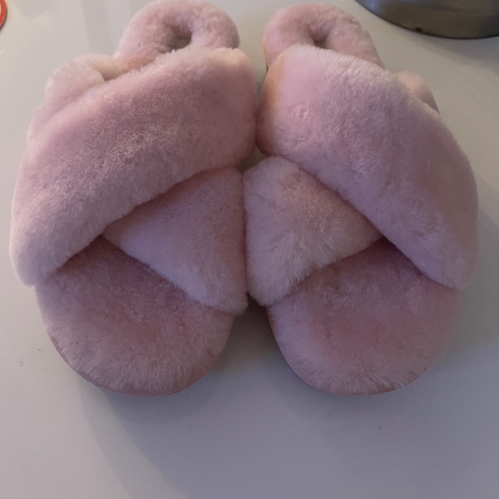 Pink ugg slippers sz 9